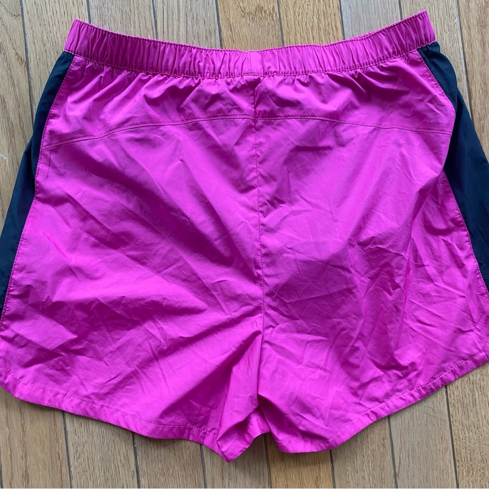 NWOT The North Face Fuchsia and Black Girls' Shorts - Picture 2 of 9